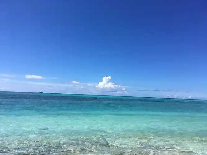 这里风景独好,碧海蓝天,水天一线.