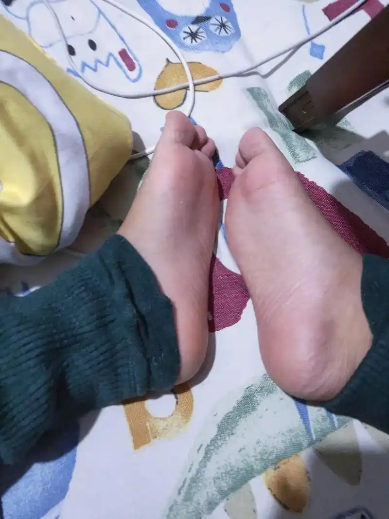 脚丫子 这是男生的大脚心加个关注点点赞 谢谢 大家大家可以 - 抖音