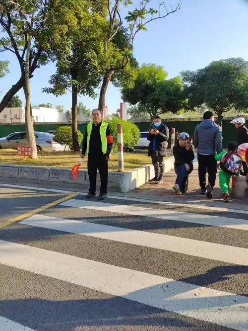 邓英锴外公丁梓恒妈妈高兆铭妈妈洪圳烁妈妈黄楚晴爸爸李梓萌妈妈