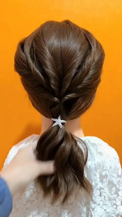 轻轻松松两步走,简简单单编小辫,还挺好看的