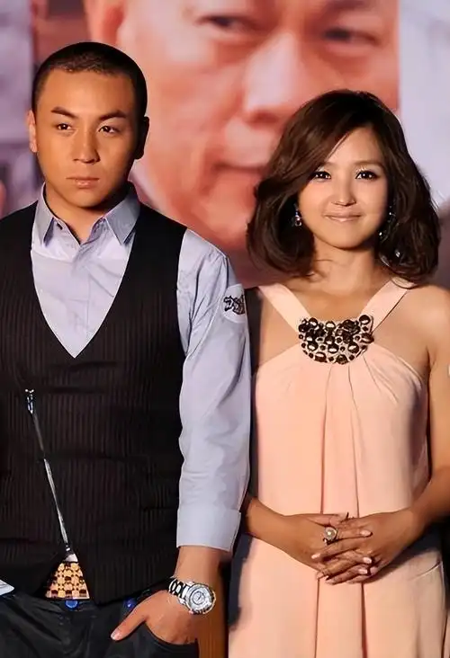 回顾有种差别叫释小龙何洁分手多年后一个身价过亿一个捉襟见肘