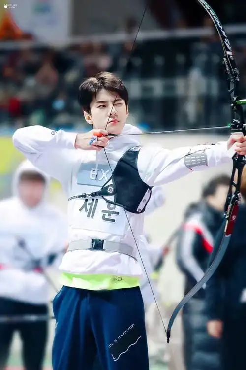 吴世勋 偶像运动会 射箭