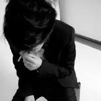 伤心欲绝抽烟的头像男生_微信头像图片大全