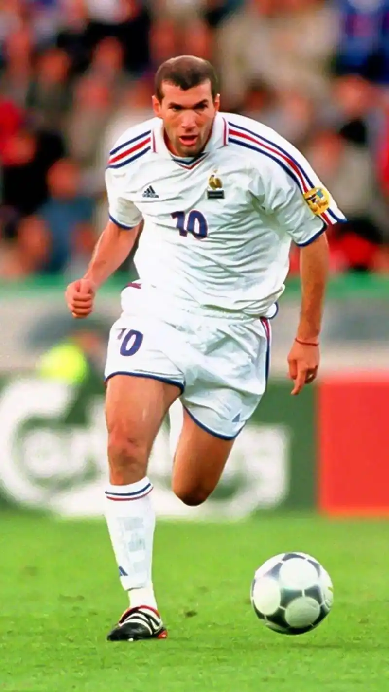 足球明星齐达内壁纸.免费取图方法:抖音主页搜索"华升取图"小 - 抖音