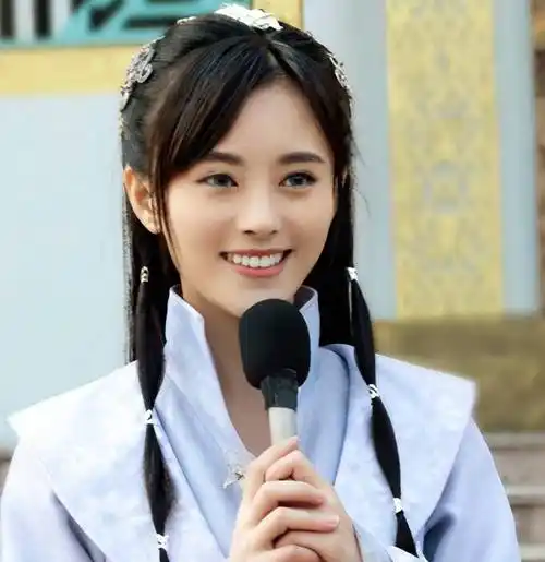 原创年纪相仿的鞠婧祎和郑合惠子差距一个天上一个地下