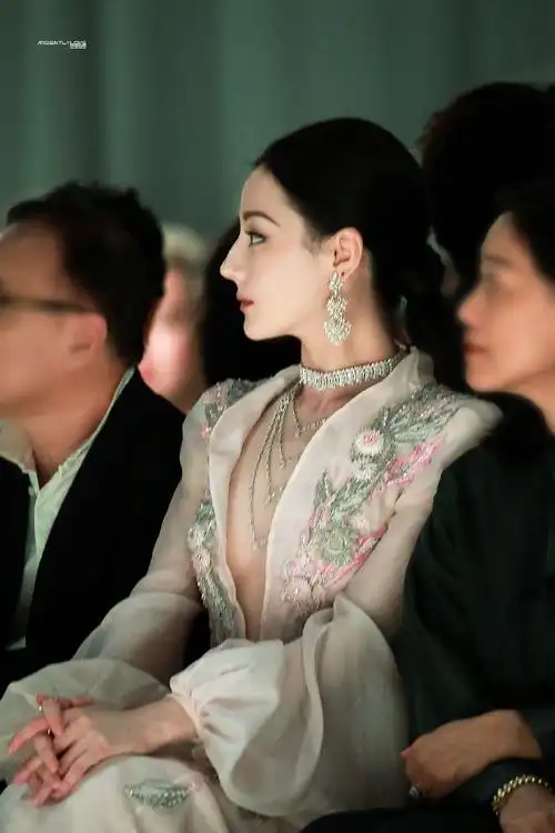 vogue时尚之力开幕夜##迪丽热巴第二套 温婉大气