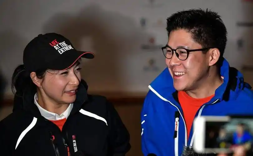 61岁朱玲玲评价霍启刚的媳妇郭晶晶,人好心善,就是有一点不放心_时候