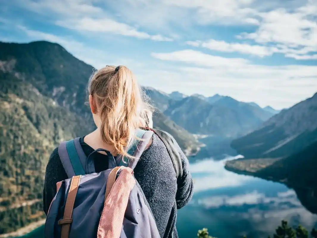 美女背包摄影背影图片,高清图片
