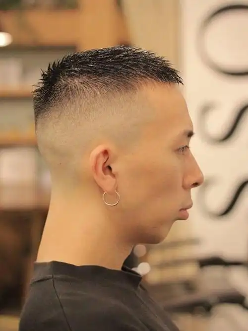 新流行男士发型推荐,清爽时尚很百变,剪完大不一样|寸头|发色|纹理烫