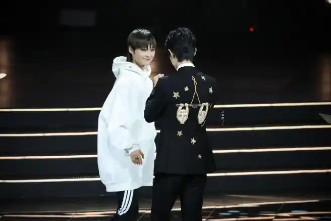 肖战##李宇春##微博之夜