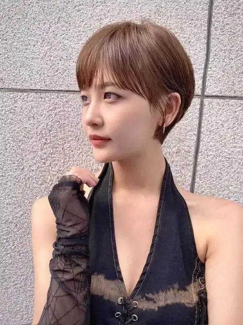 剪完年轻时尚,它能美到你上瘾|发型|烫发|挑染|碎发_网易订阅