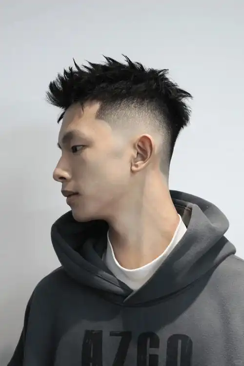 夏天就得剪两边铲光"发型,清爽帅气很有型