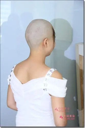 妙龄白衣女郎剃光头-老高精品3