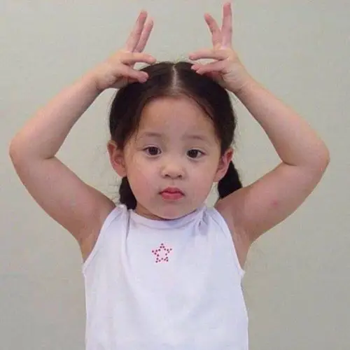 听说用欧阳娜娜小时候的照片做朋友圈头像更容易脱单哦