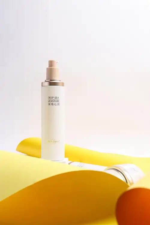 化妆品创意简约摆拍