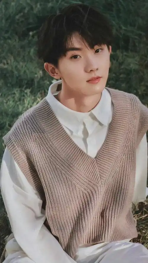 马嘉祺每次穿白衬衫都有新感觉好帅