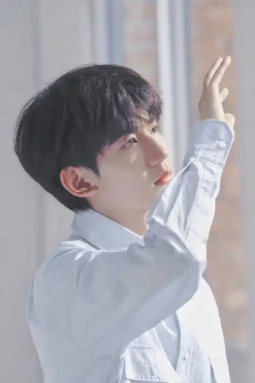 歌手 王源 帅气照片集锦