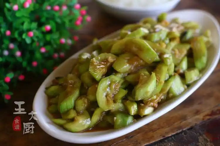 很普通的家常菜清炒丝瓜这样去做鲜香嫩滑清淡爽口特好吃