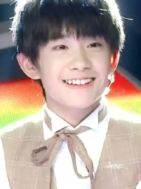 小时候的可爱宝宝  @tfboys-易烊千玺#易烊千玺电影小小的我##易烊