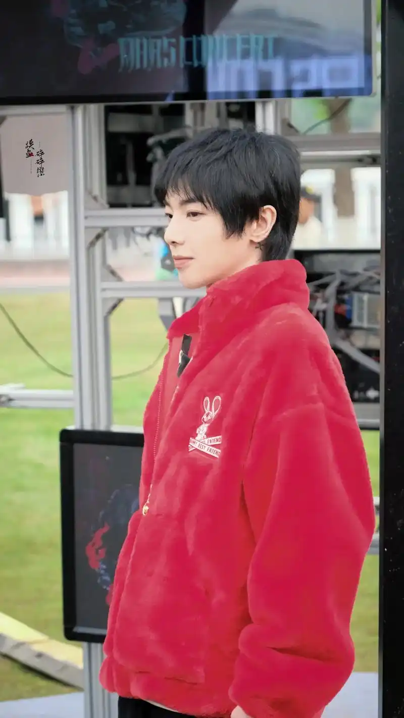 华晨宇2023巡回演唱会 好帅啊999999#华晨宇声生不 - 抖音