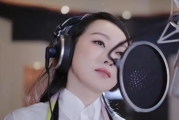 "天籁之音"萨顶顶:21岁选择重头开始,是她最正确的决定!