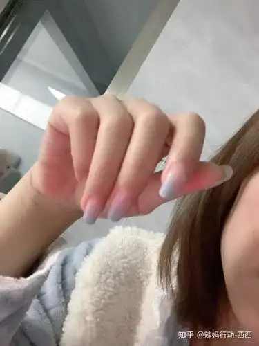 为什么中国女性很少做法式指甲?