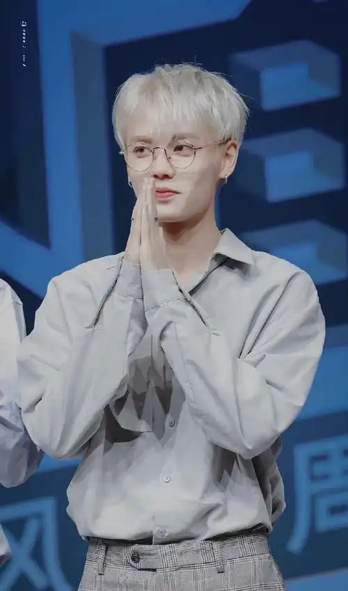 被林彦俊金丝眼镜狙击到##林彦俊一见倾心