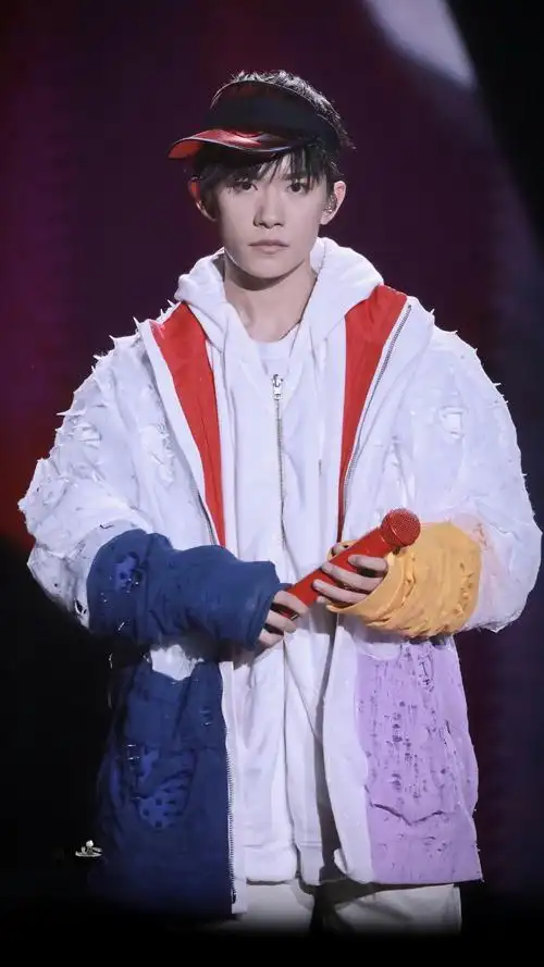 易烊千玺燚s十八岁成年礼