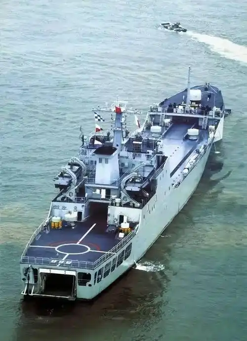 人民海军两栖战舰艇盘点——从小平底到小平顶_登陆舰艇_排水量_我国