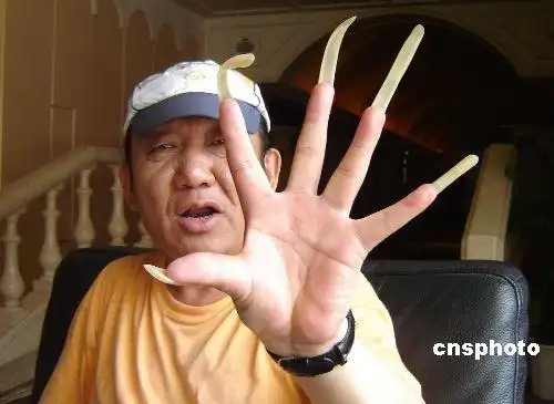 世界上手指甲最长的人