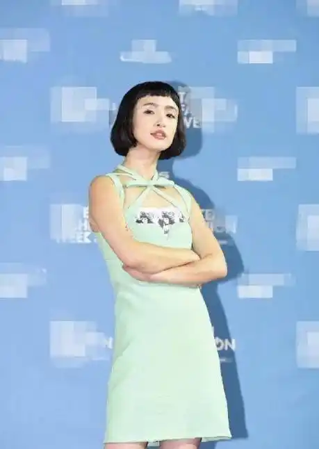 原创林依晨亮相台北时装周薄荷绿短裙配蘑菇头偶像剧女王风格大变