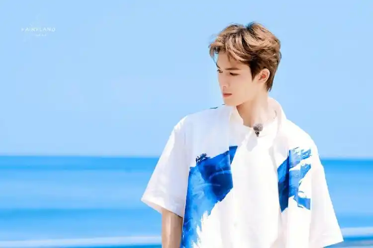 新鲜出炉的朱正廷图片