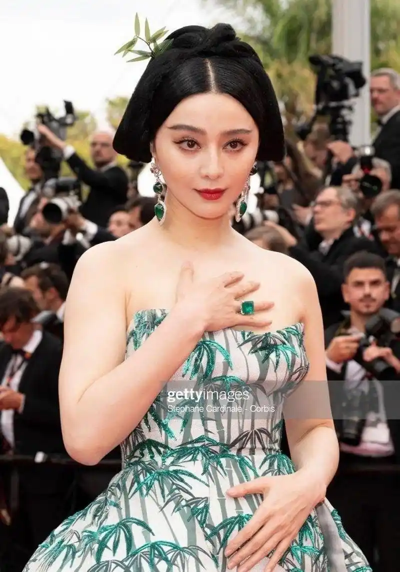 外媒镜头下的范冰冰戛纳生图,如何评价?