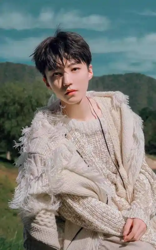 王俊凯童年时尚照曝光!