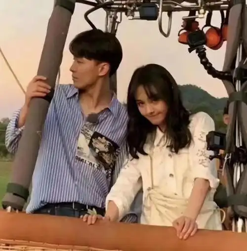 2021年,她日入208万元,如今躲债跑到美国,为了赚钱不停折腾|张翰|张恒