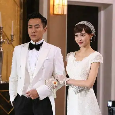 生完孩子的她不免身体有一些走样,再加上《千金女贼》中刘恺威和唐嫣