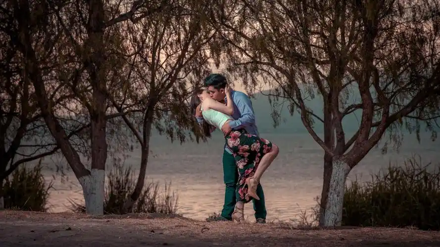 男女亲嘴接吻图片(9/11)