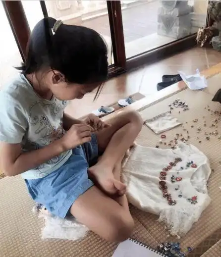 11岁多多,9岁的贝儿和森碟近照,难怪网友吐槽多多太早熟了