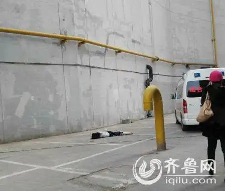 烟台振华商务公寓一年轻女子坠楼 当场死亡