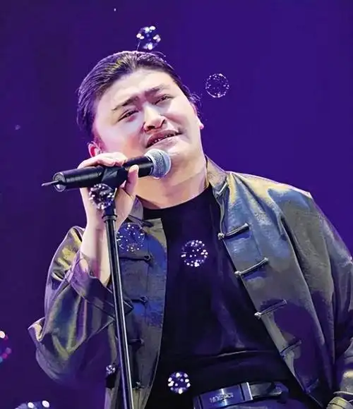 歌手刘欢和妻子相识9天就求婚身患疾病妻子仍不离不弃