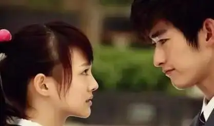 29岁谈3次恋爱却次次失败和男友开撕的郑爽不幸福是活该