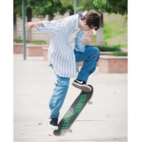 王一博厚砂帅气明星不掉耐用密集颗粒彩砂专业滑板