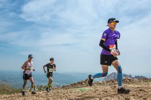 开跑2019中国山地马拉松系列赛驻马店嵖岈山站世界冠军史冬鹏领跑