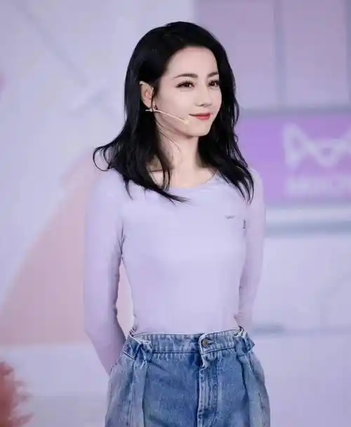 八卦媒体分享迪丽热巴照片,暗指其怀孕,并艾特黄景瑜_回应_内容_网友