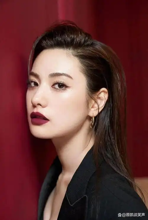 林珍娜,韩国歌手,模特和演员,于1991年9月14日出生在韩国的忠清北道