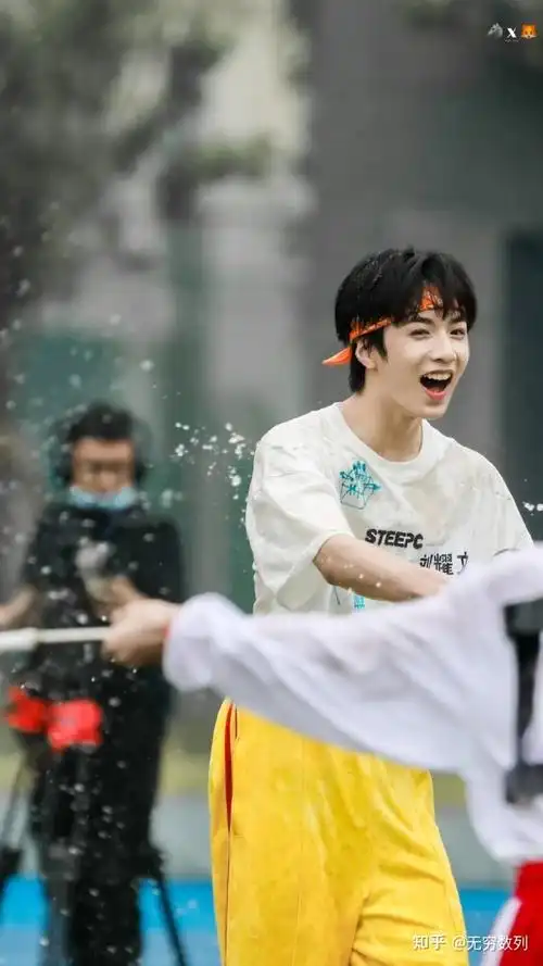 有没有刘耀文笑的特别开心灿烂的图? - 知乎