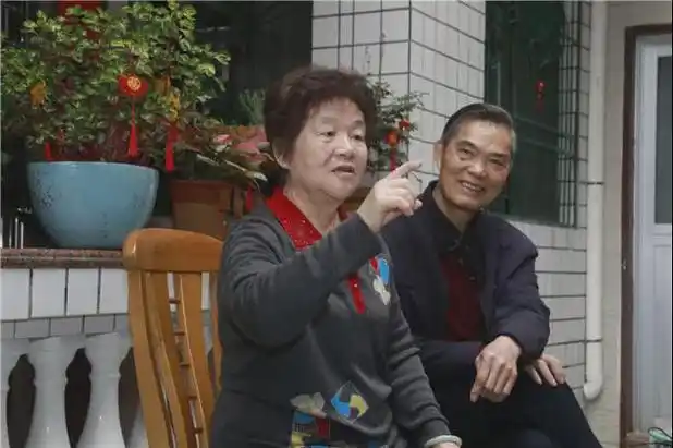 1971年战斗英雄失语失忆李玉枝守护50年生2子女创医学奇迹