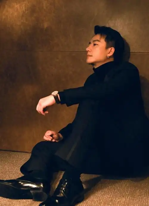 黄轩的完美侧颜,这高鼻梁也是没谁了