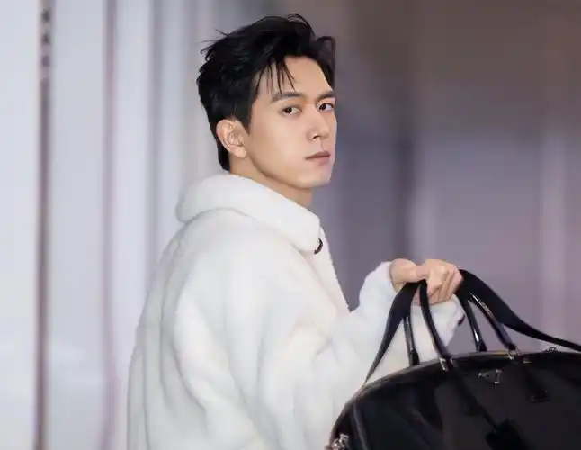 李现能凭借《春色寄情人》杀回现偶吗?我们最好降低期待值