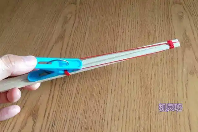 自制玩具怎么简单做一把筷子橡皮筋枪步骤图解
